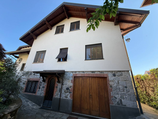 Villa bifamiliare in vendita a Borgosesia
