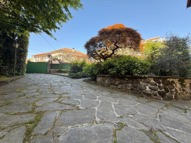 Villa bifamiliare in vendita a Borgosesia