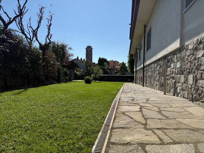 Villa bifamiliare in vendita a Borgosesia