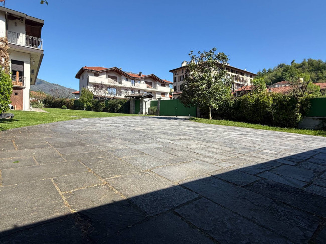 Villa bifamiliare in vendita a Borgosesia