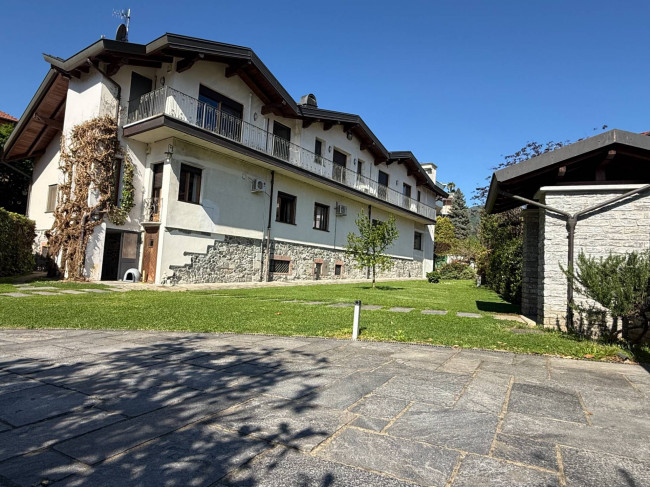 Villa bifamiliare in vendita a Borgosesia