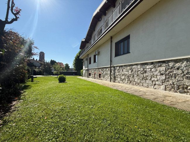 Villa bifamiliare in vendita a Borgosesia