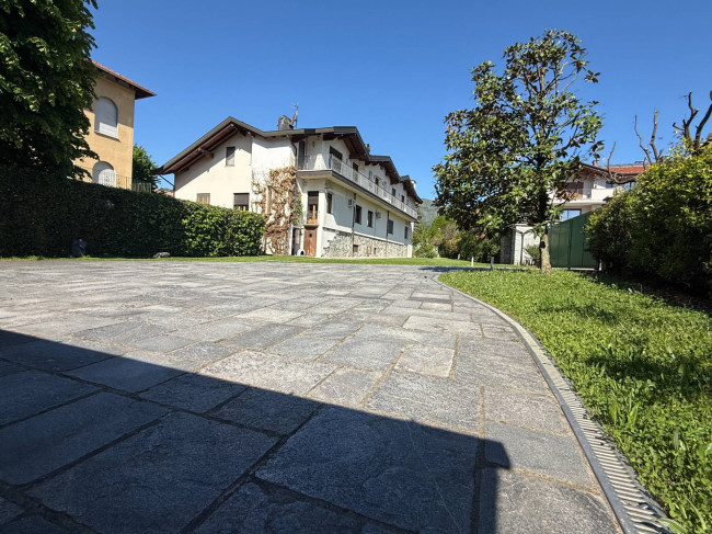 Villa bifamiliare in vendita a Borgosesia