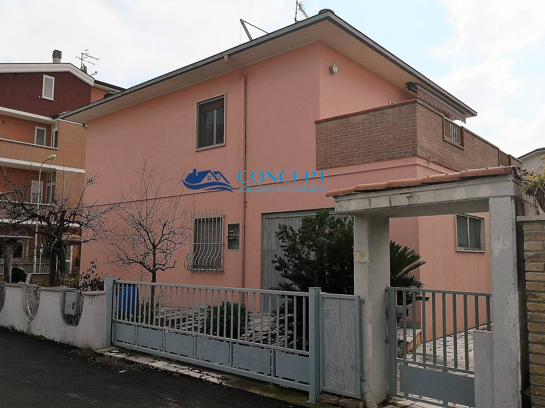 Casa indipendente in vendita a Tortoreto Lido, Tortoreto (TE)