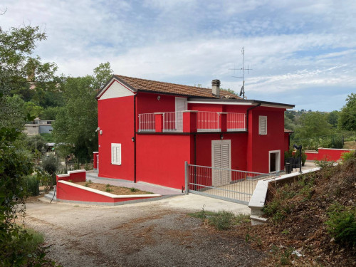 Casa indipendente in vendita a Nereto (TE)