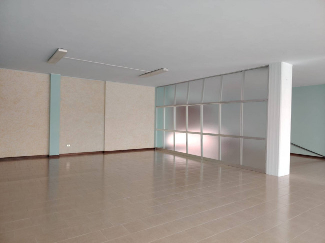 Locale commerciale in vendita a Martinsicuro