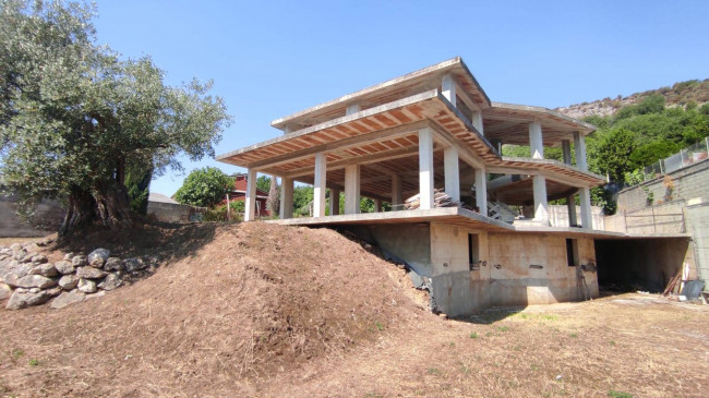 Casa singola in vendita a Castel Morrone