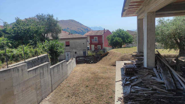 Casa singola in vendita a Castel Morrone