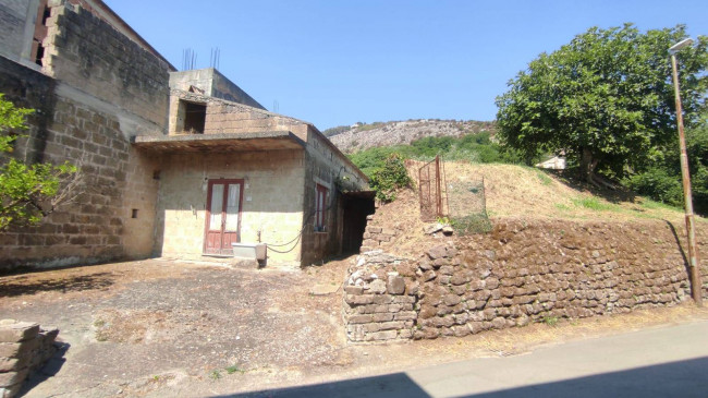 Rustico in vendita a Castel Morrone