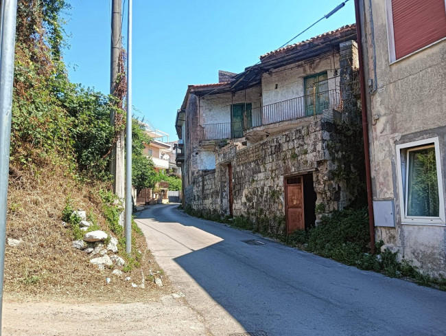 Rustico in vendita a Castel Morrone