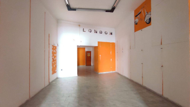 Locale commerciale in vendita a Maddaloni