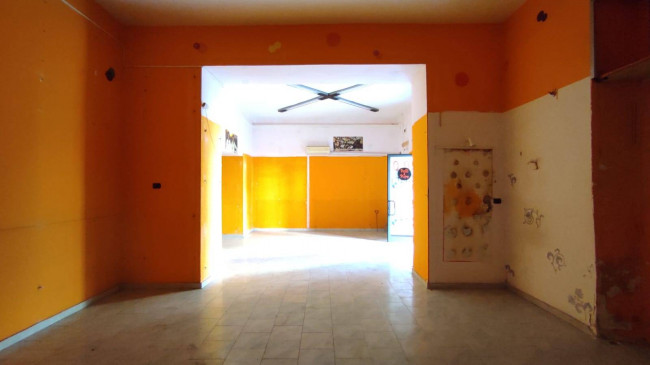 Locale commerciale in vendita a Maddaloni