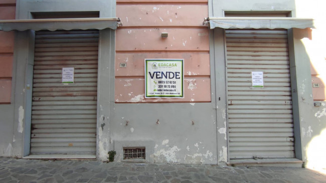 Locale commerciale in vendita a Maddaloni