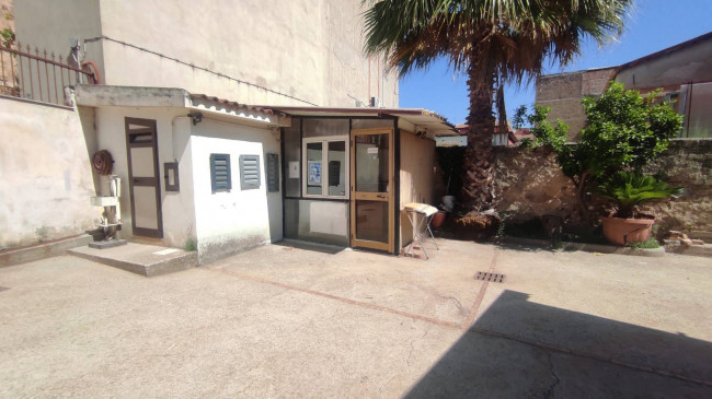 Locale commerciale in affitto a Maddaloni
