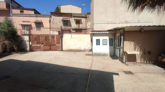 Locale commerciale in affitto a Maddaloni
