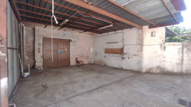 Locale commerciale in affitto a Maddaloni