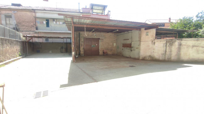 Locale commerciale in affitto a Maddaloni