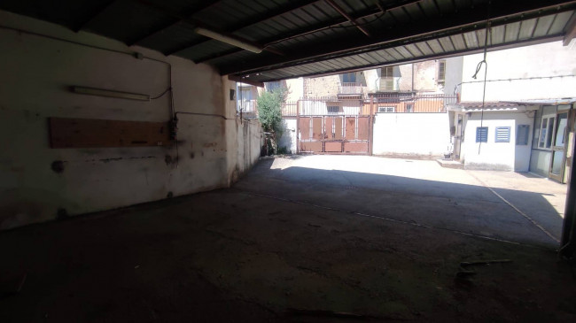 Locale commerciale in affitto a Maddaloni