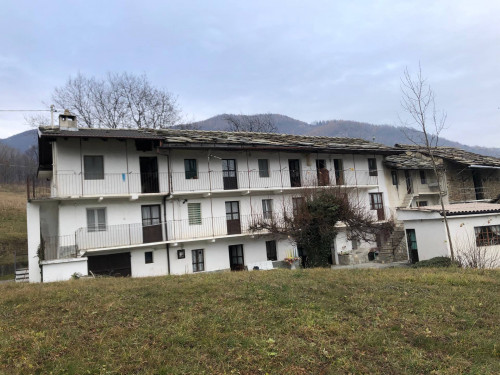 Casa libera su tre lati in vendita a Coazze