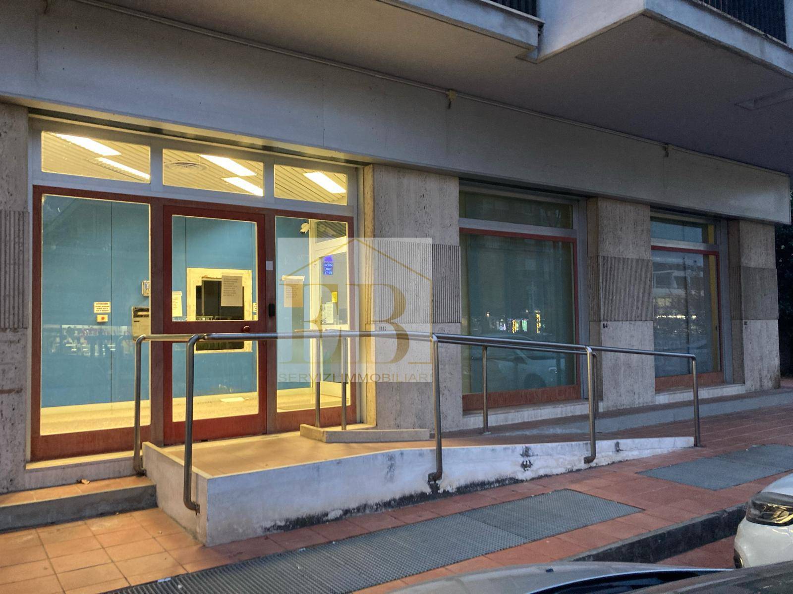 Locale commerciale in affitto a Monteprandone