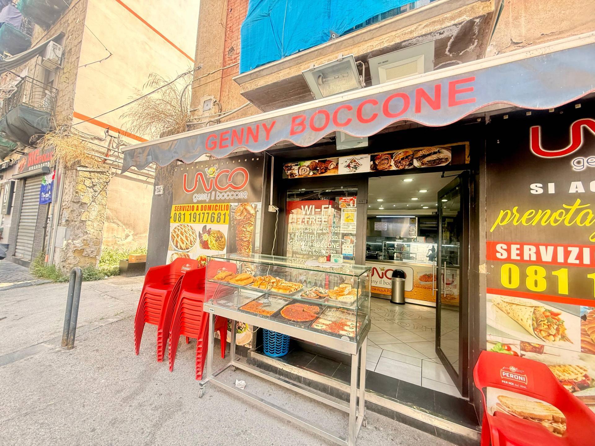 Locale commerciale in vendita a Napoli