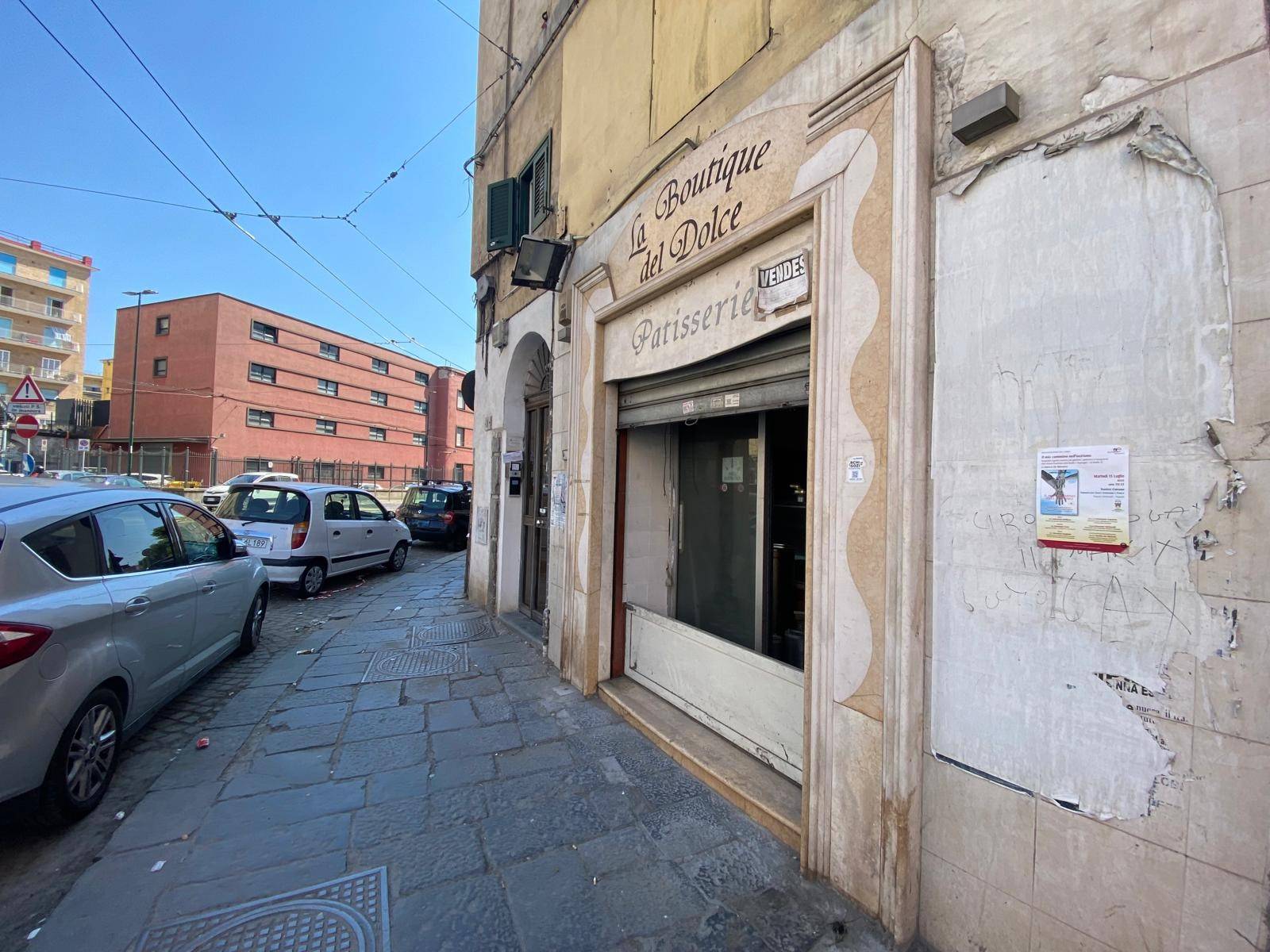 Attività commerciale in vendita a Napoli