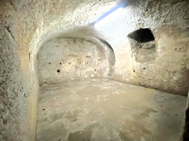 Deposito in vendita a Napoli