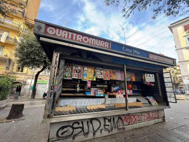 Attività commerciale in affitto/vendita a Napoli