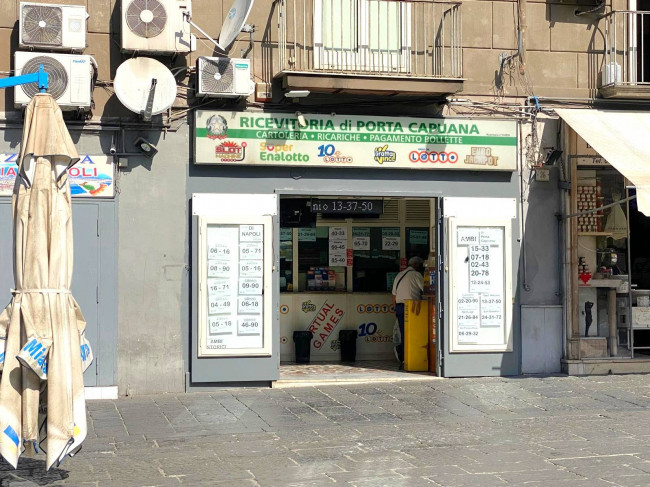 Attività commerciale in vendita a Napoli