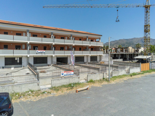 Locale commerciale in vendita a Giardini-Naxos