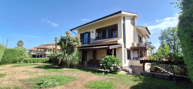 Villa in vendita a Aci Sant'Antonio