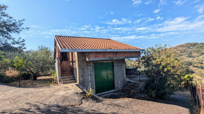 Rustico con terreno in vendita in vendita a Calatabiano