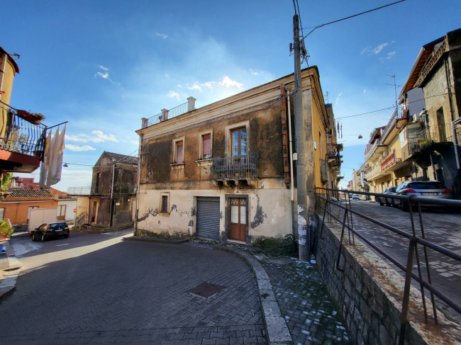 Palazzo in vendita a Piedimonte Etneo (CT)