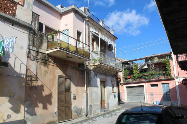 Palazzo in vendita a Piedimonte Etneo (CT)