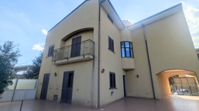 Villa in vendita a Piedimonte Etneo