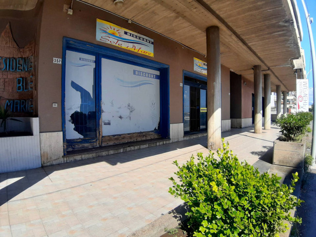 Locale commerciale in vendita a Giardini-Naxos