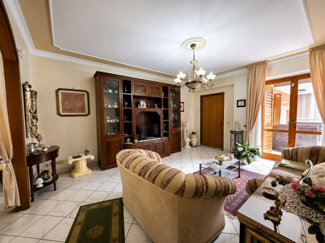 Appartamento con Garage in vendita a Calatabiano