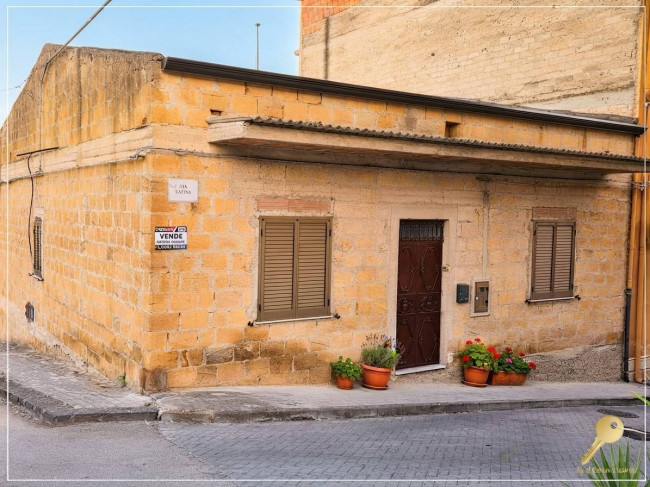 Fabbricato indipendente in vendita a Riesi