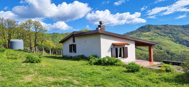 Villetta con terreno in vendita a Graniti