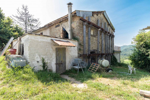 Casa indipendente in vendita a Roccafluvione (AP)