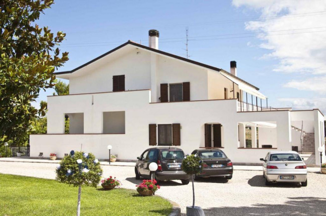 Villa in vendita a Cupra Marittima (AP)