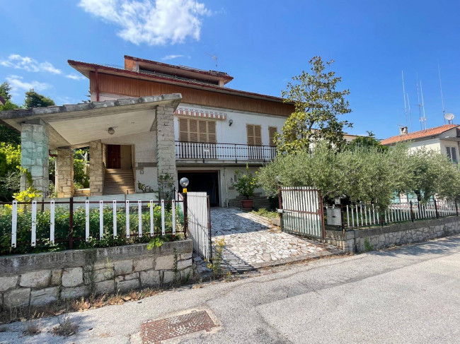 Casa indipendente in vendita a Montalto delle Marche