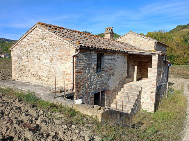 Rustico/Casale in vendita a Montalto delle Marche
