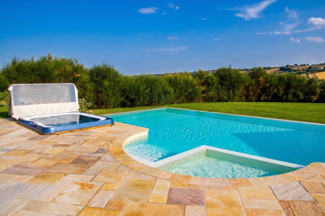 Villa in vendita a Acquaviva Picena