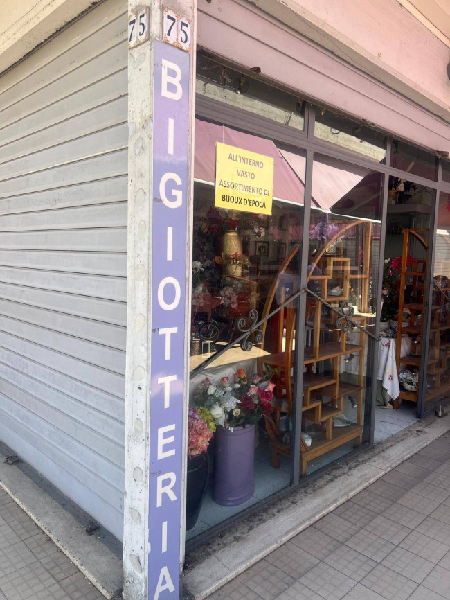 Locale commerciale