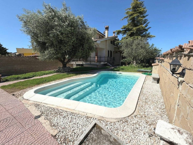 Villa trifamiliare