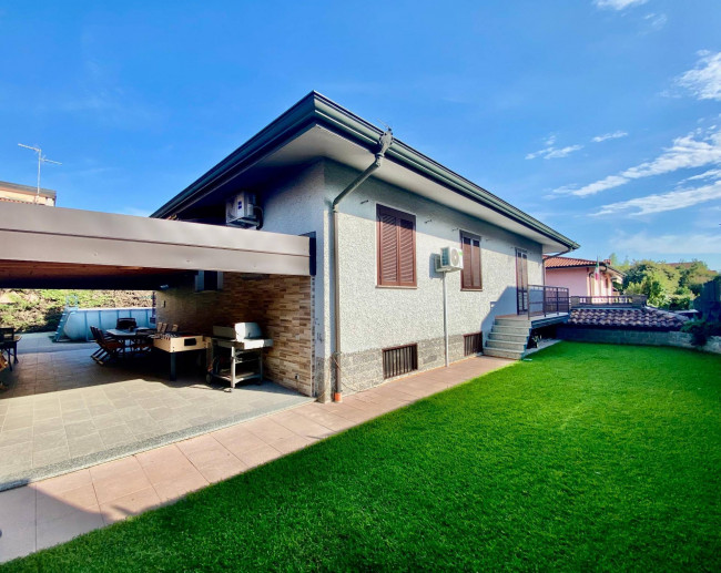 Villa in vendita a Grezzago