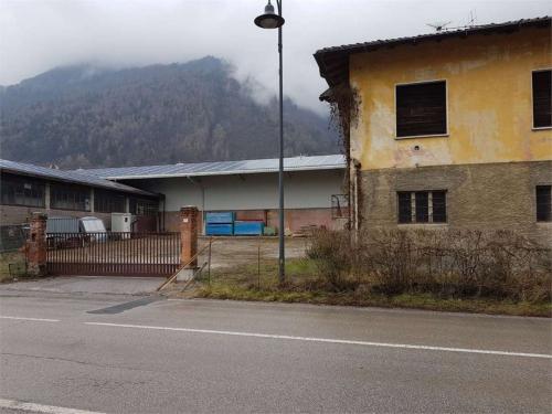 Locale commerciale in vendita a Storo