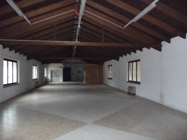 Edificio commerciale o terziario in affitto a Pieve di Bono-Prezzo