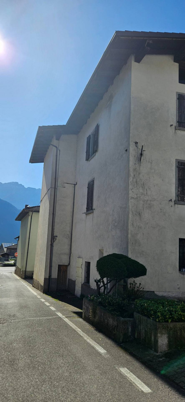 CASA SINGOLA ANCHE FRAZIONABILE in vendita a Storo